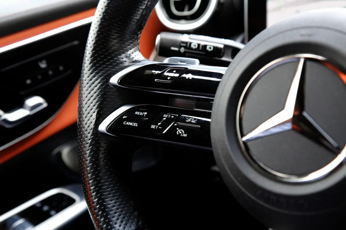 Plug in hybride 4MATIC AMG Line*Perfect MB Onderh.*Luchtvering/Elek. Trekhaak/360/ACC/Burmester/Treeplanken/Bi-Color Leder/HUDLED/DAB/Sfeer/Dodehoek/Apple Carplay-Android/Parkeersens.V+A/19 