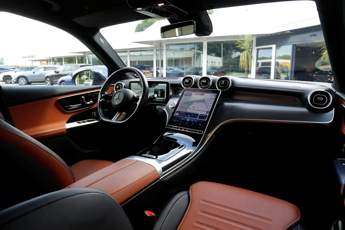 Plug in hybride 4MATIC AMG Line*Perfect MB Onderh.*Luchtvering/Elek. Trekhaak/360/ACC/Burmester/Treeplanken/Bi-Color Leder/HUDLED/DAB/Sfeer/Dodehoek/Apple Carplay-Android/Parkeersens.V+A/19 