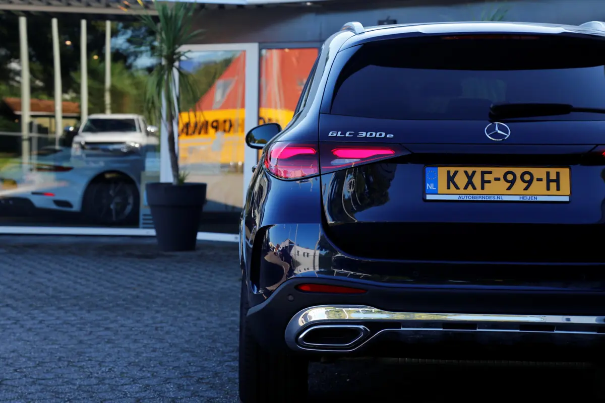 Plug in hybride 4MATIC AMG Line*Perfect MB Onderh.*Luchtvering/Elek. Trekhaak/360/ACC/Burmester/Treeplanken/Bi-Color Leder/HUDLED/DAB/Sfeer/Dodehoek/Apple Carplay-Android/Parkeersens.V+A/19 