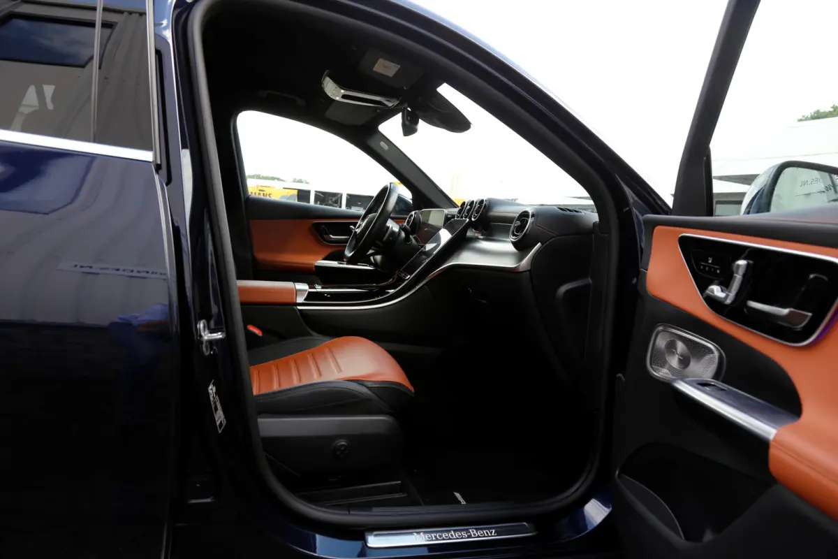 Plug in hybride 4MATIC AMG Line*Perfect MB Onderh.*Luchtvering/Elek. Trekhaak/360/ACC/Burmester/Treeplanken/Bi-Color Leder/HUDLED/DAB/Sfeer/Dodehoek/Apple Carplay-Android/Parkeersens.V+A/19 