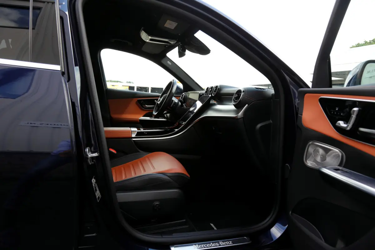 Plug in hybride 4MATIC AMG Line*Perfect MB Onderh.*Luchtvering/Elek. Trekhaak/360/ACC/Burmester/Treeplanken/Bi-Color Leder/HUDLED/DAB/Sfeer/Dodehoek/Apple Carplay-Android/Parkeersens.V+A/19 