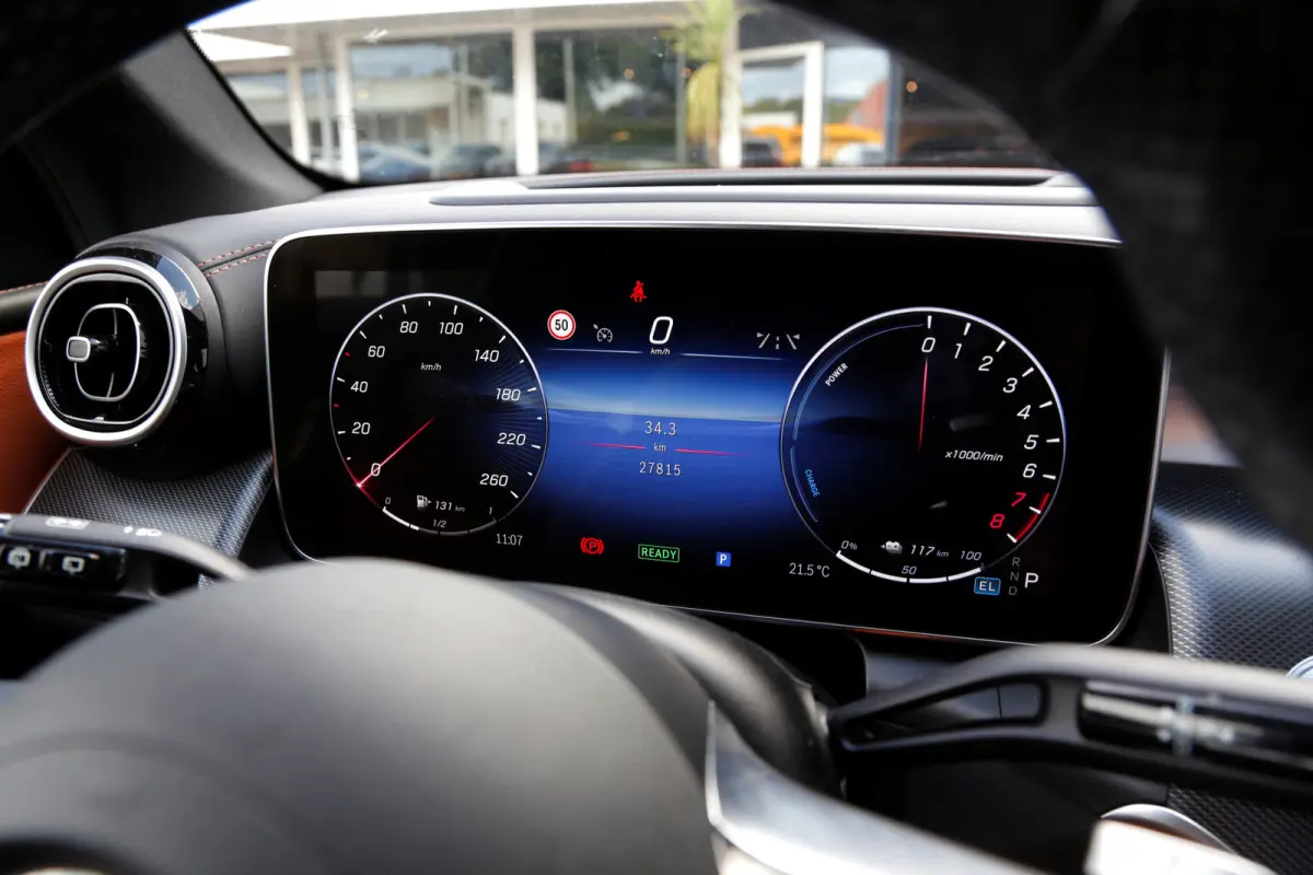 Plug in hybride 4MATIC AMG Line*Perfect MB Onderh.*Luchtvering/Elek. Trekhaak/360/ACC/Burmester/Treeplanken/Bi-Color Leder/HUDLED/DAB/Sfeer/Dodehoek/Apple Carplay-Android/Parkeersens.V+A/19 