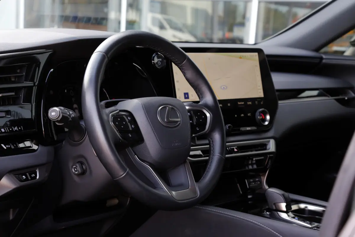 350h Hybrid 4WD*Lexus fabrieksg.T/m05-2034!*Perfect Lexus Onderh.*HUD/ACC/Leder/Stoelverw./Stuurverw./Stuurkoeling/Dodehoek/Memorie/Elek. Klep/Keyless Entry+Go/Apple Carplay-Android/Camera/P