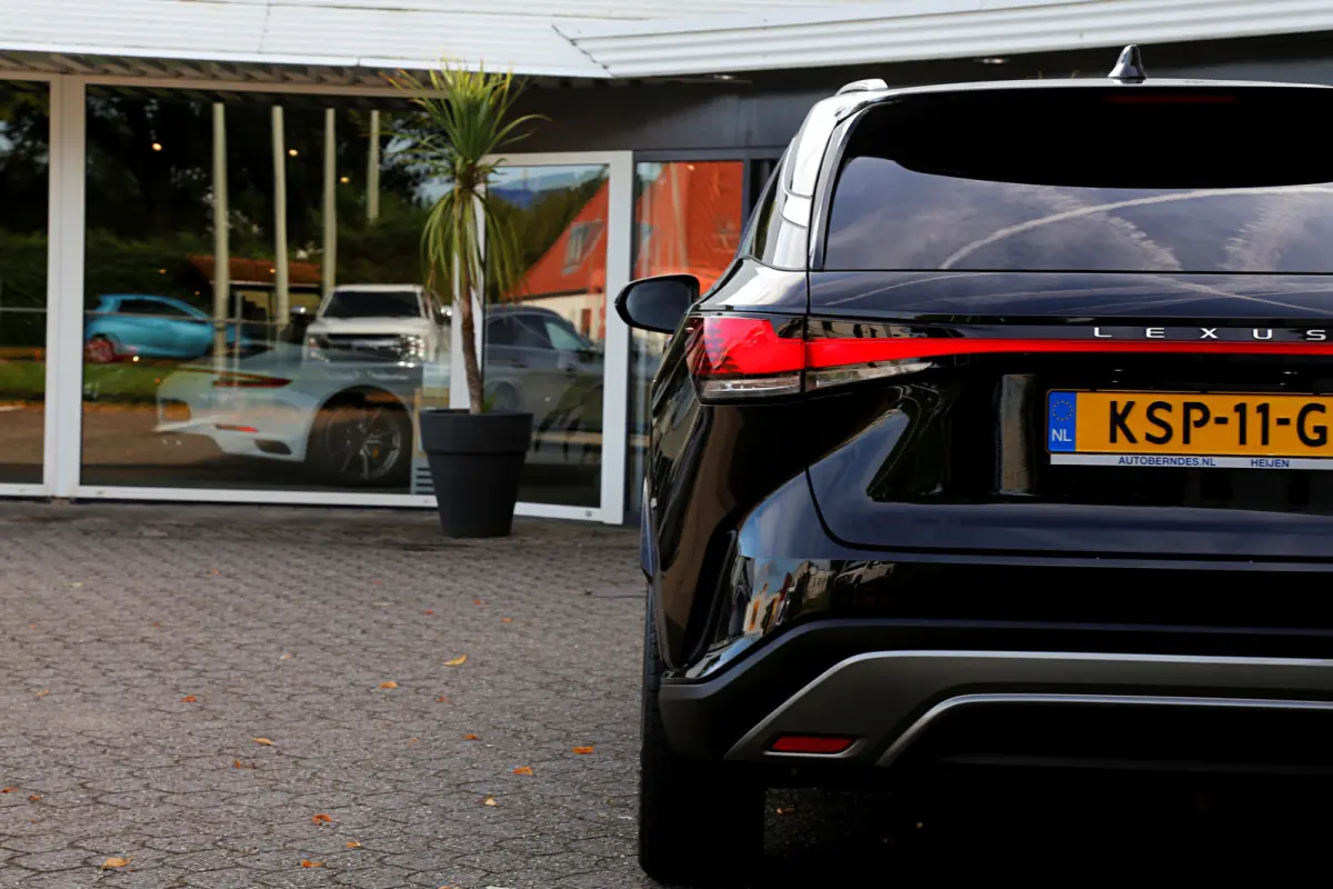 350h Hybrid 4WD*Lexus fabrieksg.T/m05-2034!*Perfect Lexus Onderh.*HUD/ACC/Leder/Stoelverw./Stuurverw./Stuurkoeling/Dodehoek/Memorie/Elek. Klep/Keyless Entry+Go/Apple Carplay-Android/Camera/P