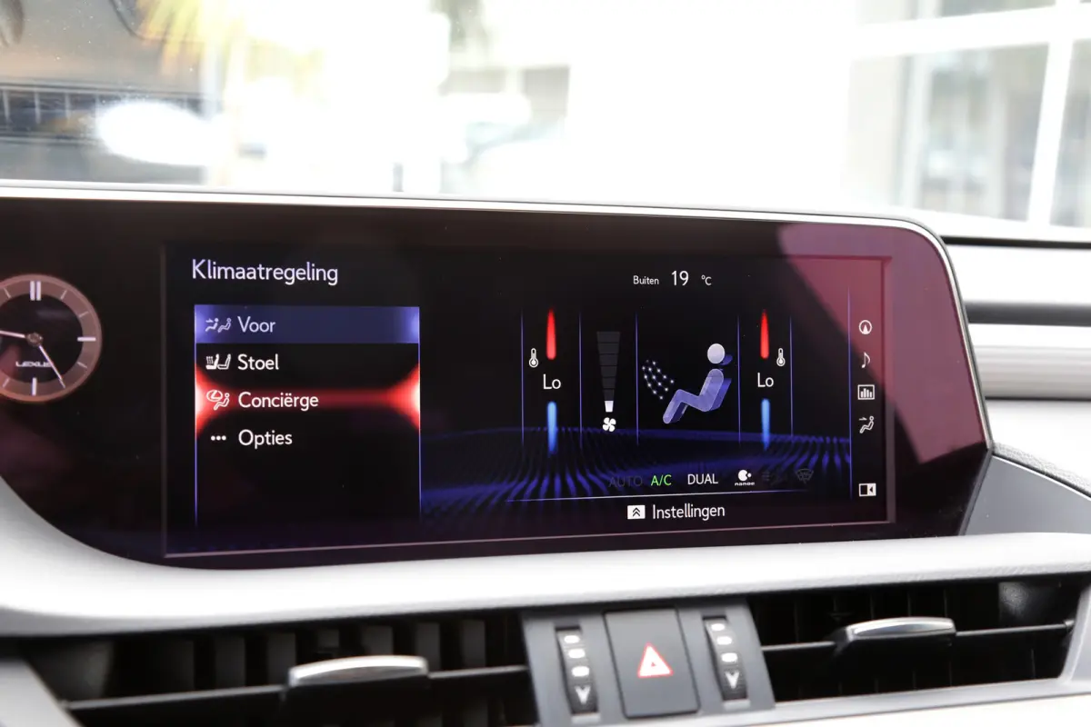 F Sport *Lexus fabrieksg.t/m07-2031*Perfect Lexus Onderh.*Schuifdak/ACC/Leder/F-Sport 4x/Keyless Entry+Go/Stoelverw./Memorie/Dodehoek/Camera/LED/DAB/Parkeersens.V+A/19 inch LM*