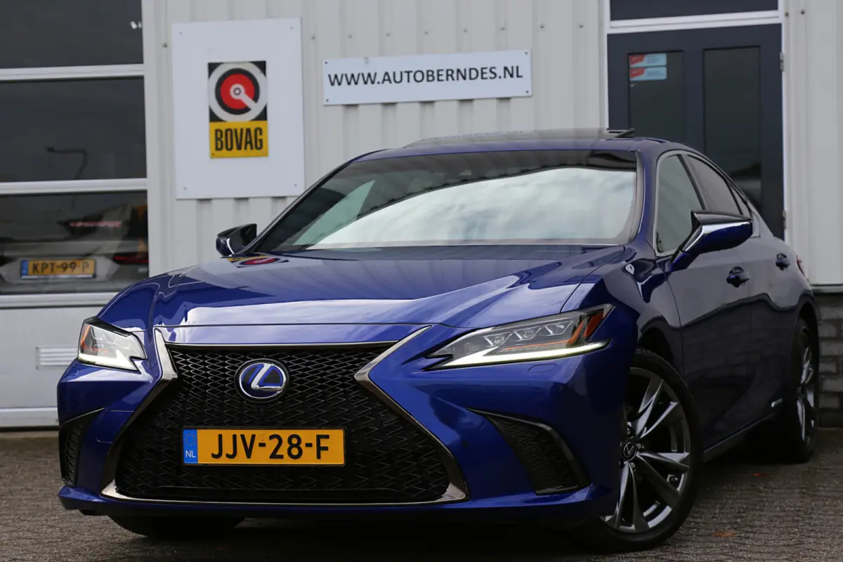 F Sport *Lexus fabrieksg.t/m07-2031*Perfect Lexus Onderh.*Schuifdak/ACC/Leder/F-Sport 4x/Keyless Entry+Go/Stoelverw./Memorie/Dodehoek/Camera/LED/DAB/Parkeersens.V+A/19 inch LM*