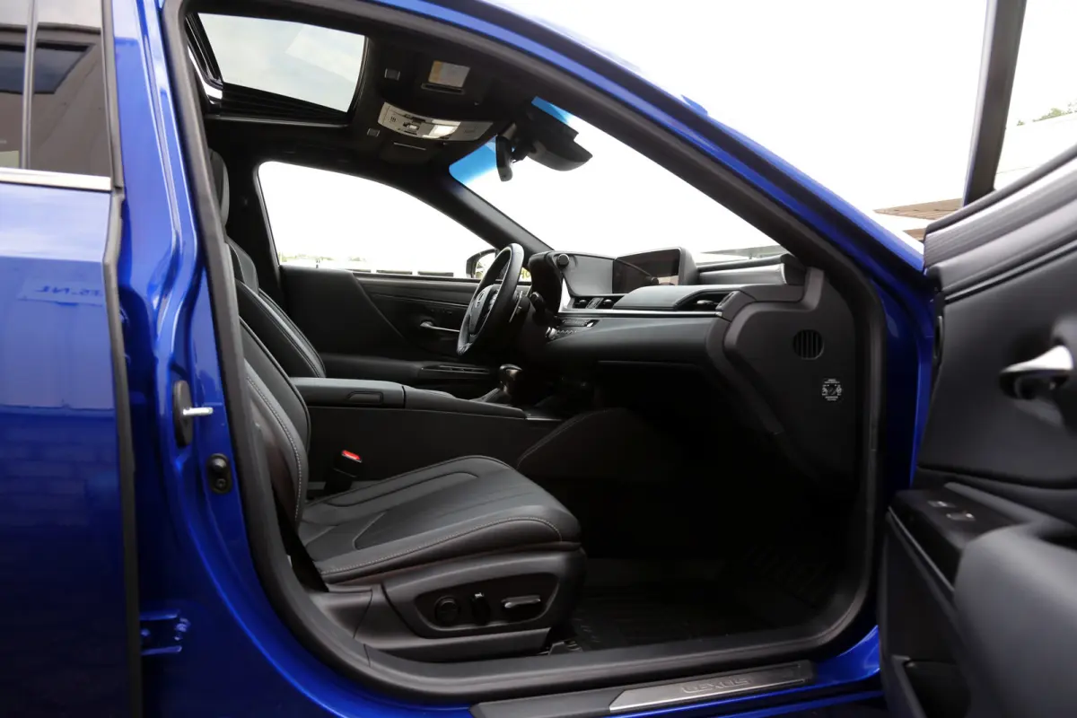 F Sport *Lexus fabrieksg.t/m07-2031*Perfect Lexus Onderh.*Schuifdak/ACC/Leder/F-Sport 4x/Keyless Entry+Go/Stoelverw./Memorie/Dodehoek/Camera/LED/DAB/Parkeersens.V+A/19 inch LM*