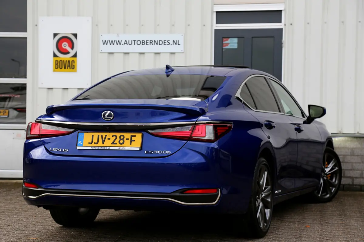 F Sport *Lexus fabrieksg.t/m07-2031*Perfect Lexus Onderh.*Schuifdak/ACC/Leder/F-Sport 4x/Keyless Entry+Go/Stoelverw./Memorie/Dodehoek/Camera/LED/DAB/Parkeersens.V+A/19 inch LM*