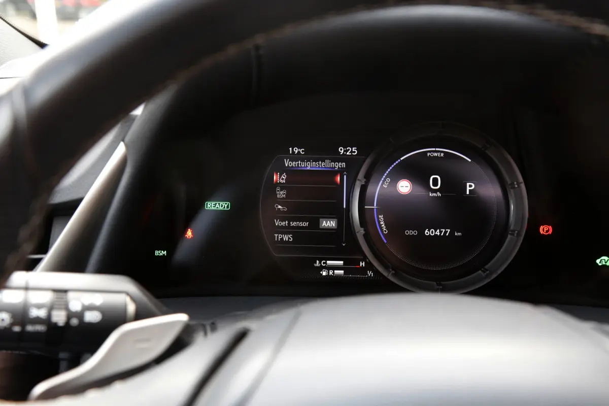 F Sport *Lexus fabrieksg.t/m07-2031*Perfect Lexus Onderh.*Schuifdak/ACC/Leder/F-Sport 4x/Keyless Entry+Go/Stoelverw./Memorie/Dodehoek/Camera/LED/DAB/Parkeersens.V+A/19 inch LM*