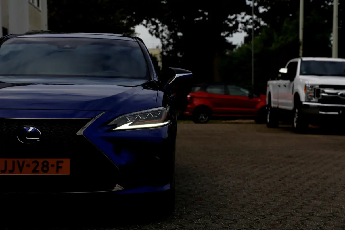 F Sport *Lexus fabrieksg.t/m07-2031*Perfect Lexus Onderh.*Schuifdak/ACC/Leder/F-Sport 4x/Keyless Entry+Go/Stoelverw./Memorie/Dodehoek/Camera/LED/DAB/Parkeersens.V+A/19 inch LM*