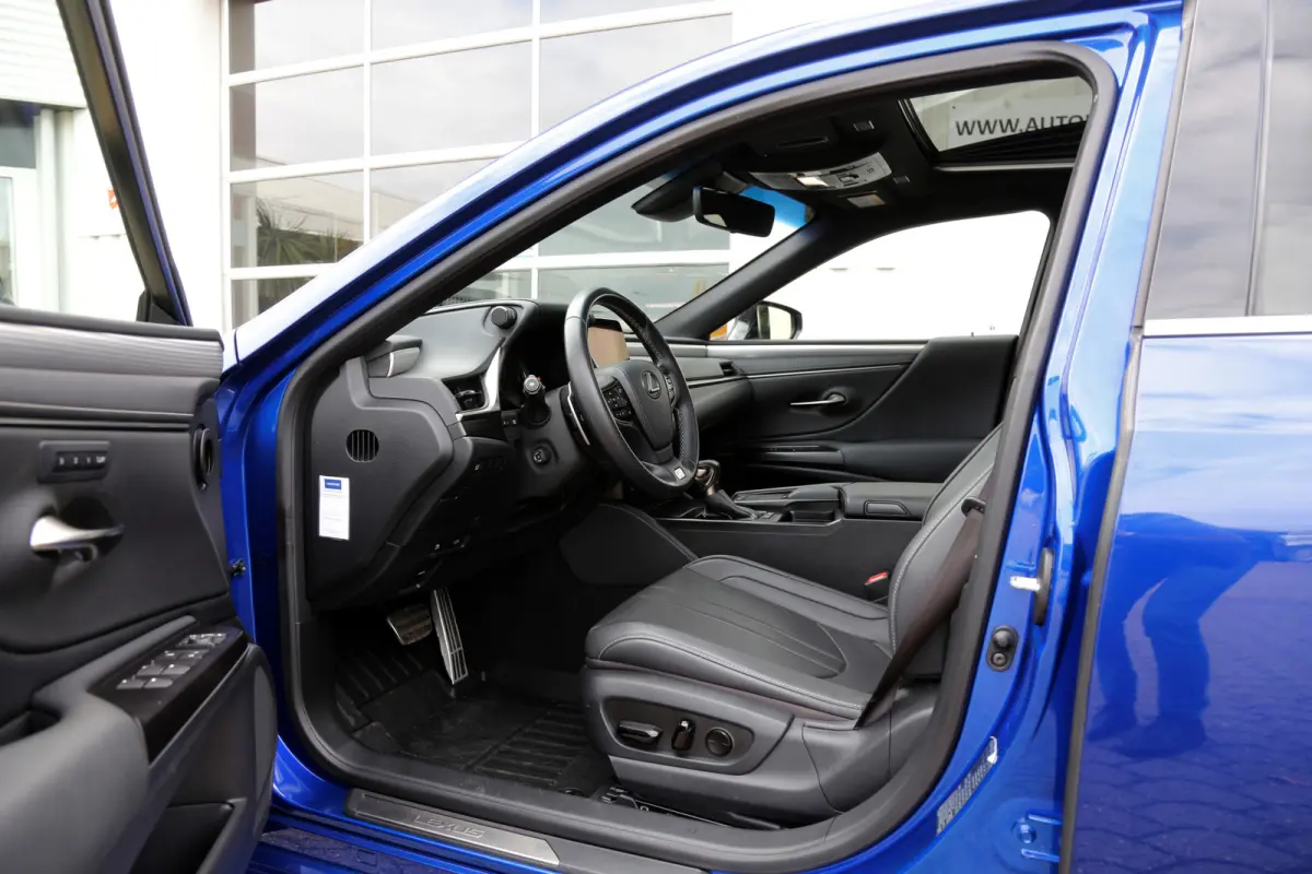 F Sport *Lexus fabrieksg.t/m07-2031*Perfect Lexus Onderh.*Schuifdak/ACC/Leder/F-Sport 4x/Keyless Entry+Go/Stoelverw./Memorie/Dodehoek/Camera/LED/DAB/Parkeersens.V+A/19 inch LM*