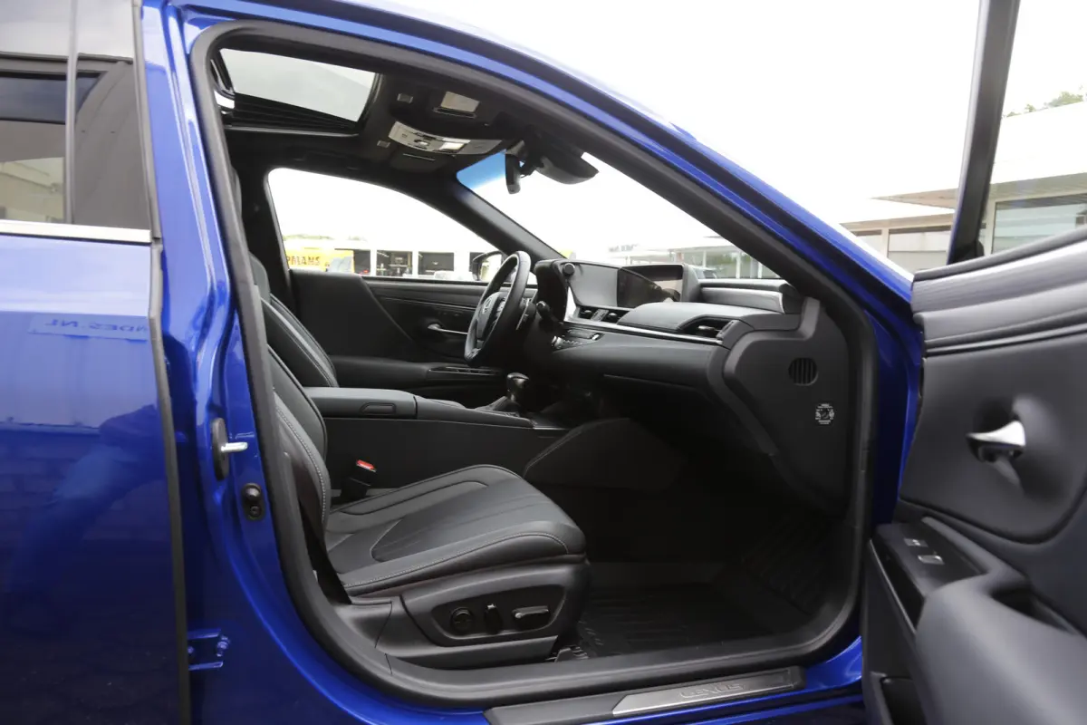 F Sport *Lexus fabrieksg.t/m07-2031*Perfect Lexus Onderh.*Schuifdak/ACC/Leder/F-Sport 4x/Keyless Entry+Go/Stoelverw./Memorie/Dodehoek/Camera/LED/DAB/Parkeersens.V+A/19 inch LM*