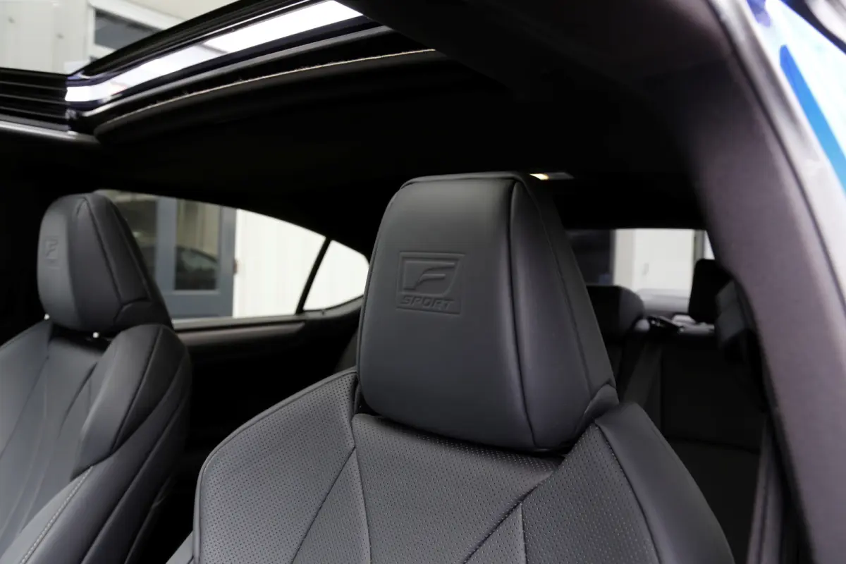 F Sport *Lexus fabrieksg.t/m07-2031*Perfect Lexus Onderh.*Schuifdak/ACC/Leder/F-Sport 4x/Keyless Entry+Go/Stoelverw./Memorie/Dodehoek/Camera/LED/DAB/Parkeersens.V+A/19 inch LM*