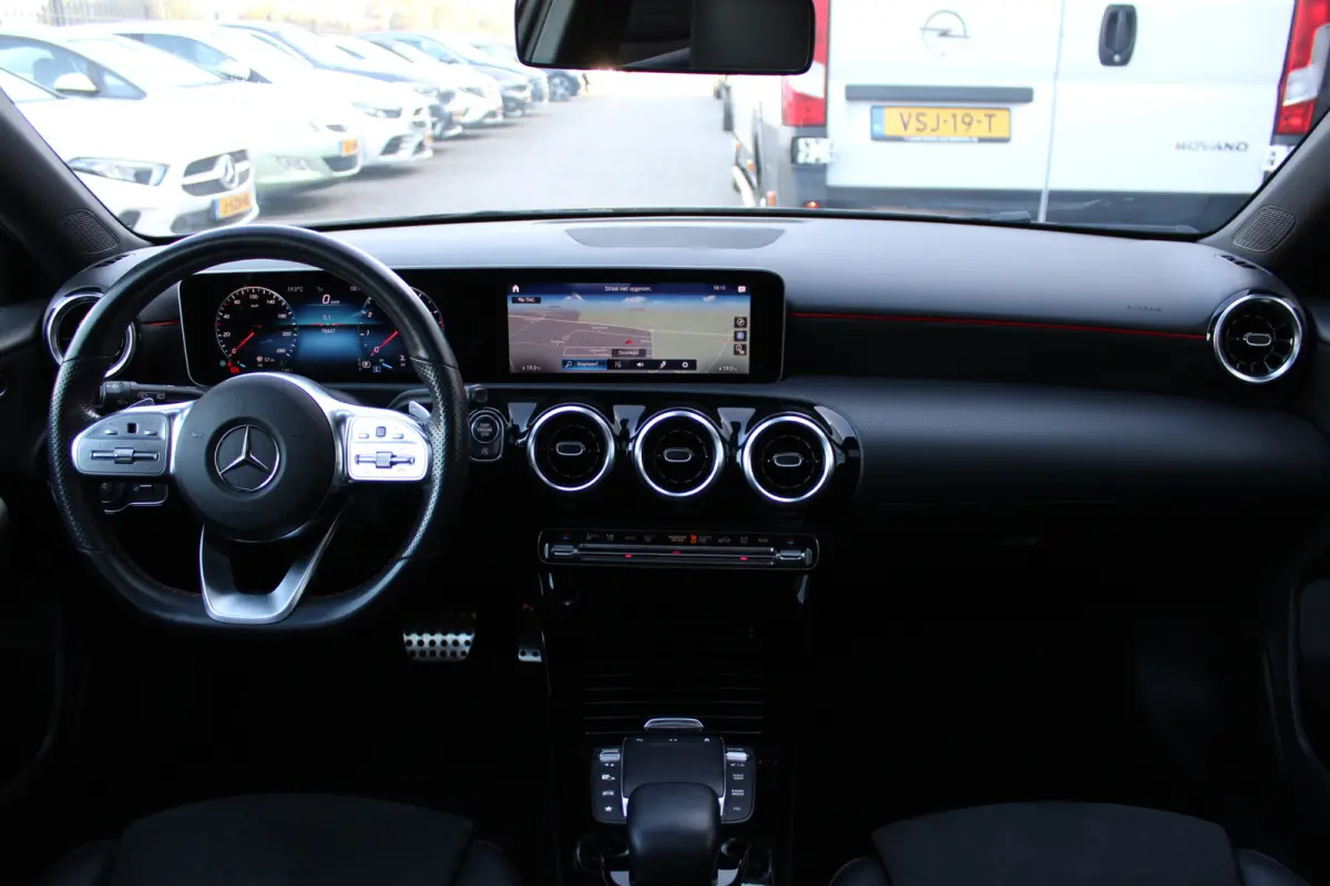 180 AUT7 AMG LINE NIGHT PAKKET PANORAMADAK CARPLAY <<NL AUTO>>