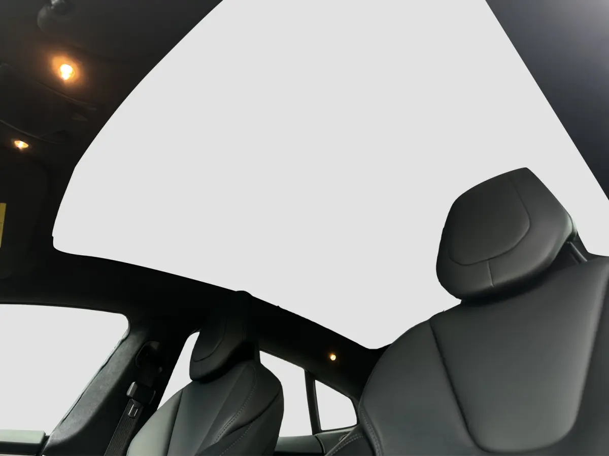 Long Range | Adap. Cruise Control | Pano | Trekhaak | 360 camera | Stoelverwarming | Stuurverwarming |