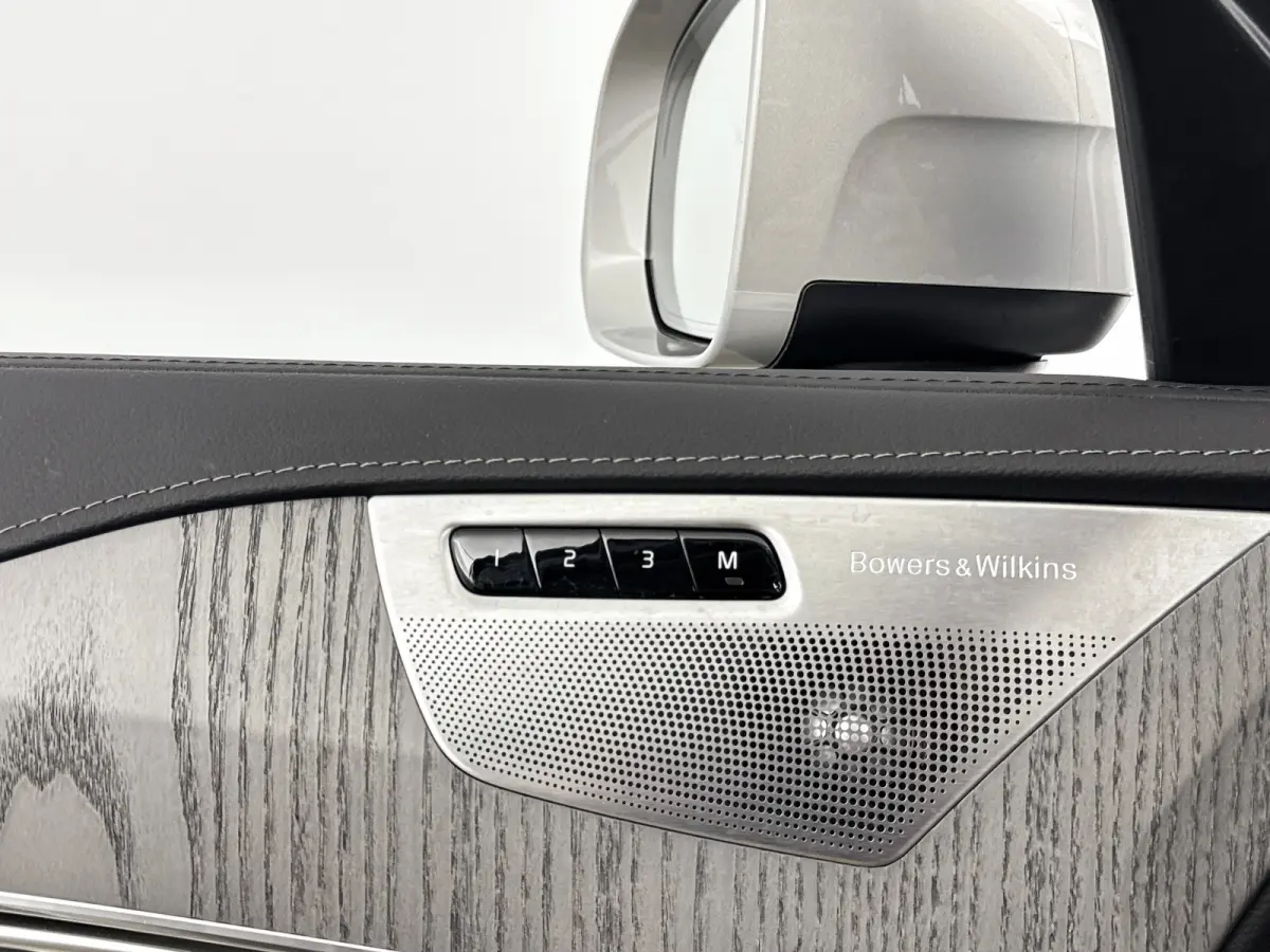 T8 Recharge Ultimate Bright | 21" | Luchtvering | Geventileerd Nappa | Bowers & Wilkins | Massagestoelen | 360 Camera | Head-Up | Gelamineerd Glas |