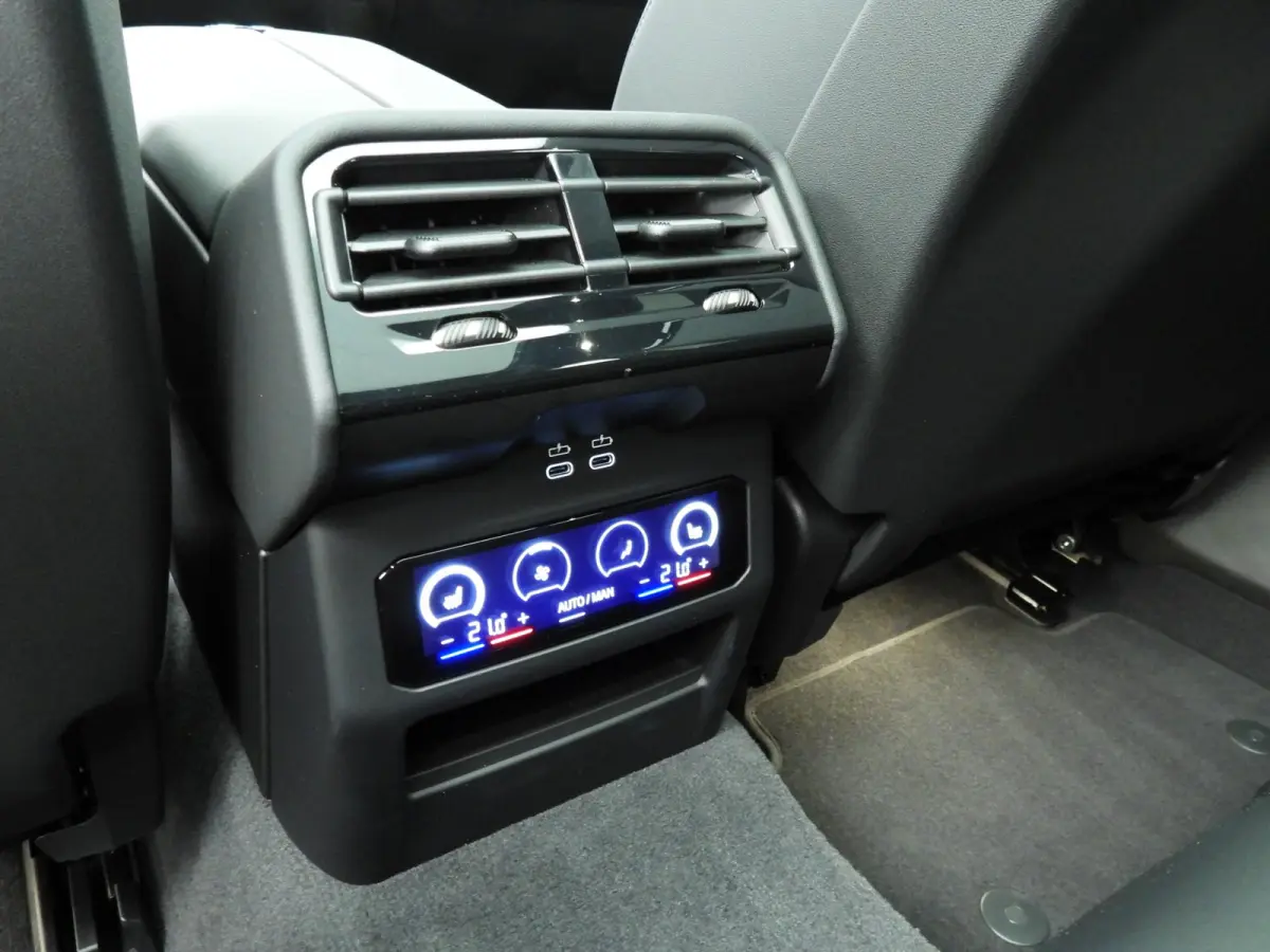 550e xDrive | M-Sportpakket | LED | HUD | Active cruise | Elektr. zetels | Keyles go | DAB | Bowers & Wilkins sound | Alu 21 inch