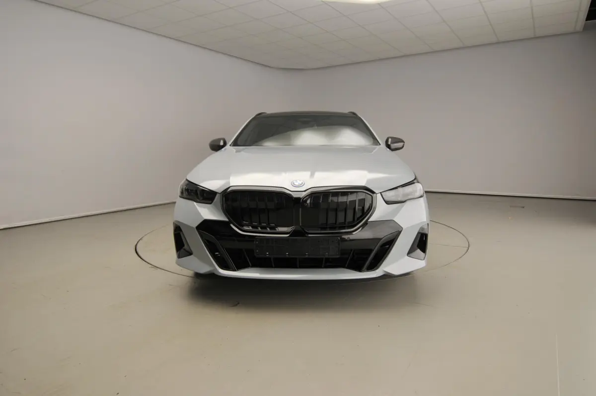 550e xDrive | M-Sportpakket | LED | HUD | Active cruise | Elektr. zetels | Keyles go | DAB | Bowers & Wilkins sound | Alu 21 inch