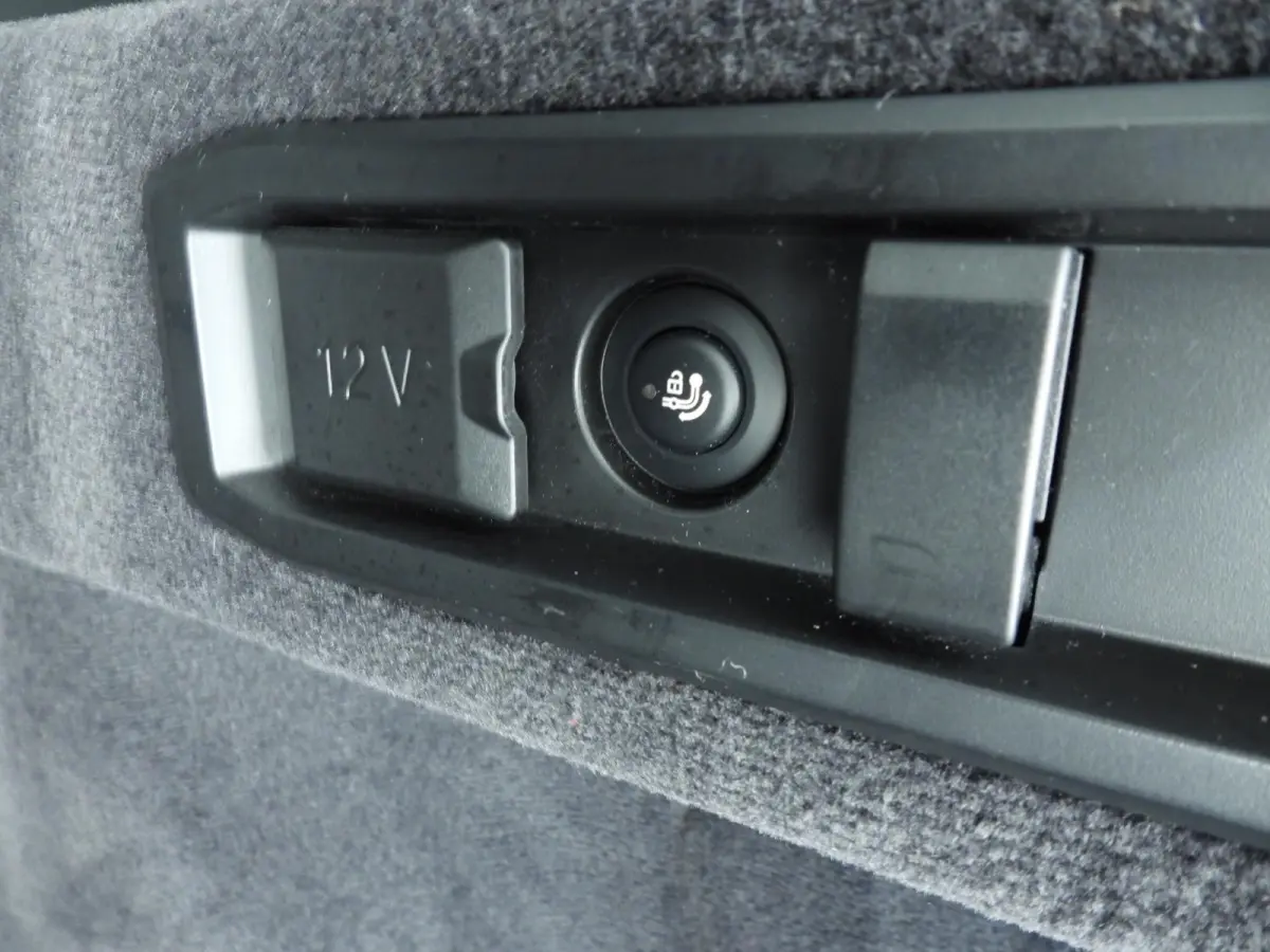 550e xDrive | M-Sportpakket | LED | HUD | Active cruise | Elektr. zetels | Keyles go | DAB | Bowers & Wilkins sound | Alu 21 inch