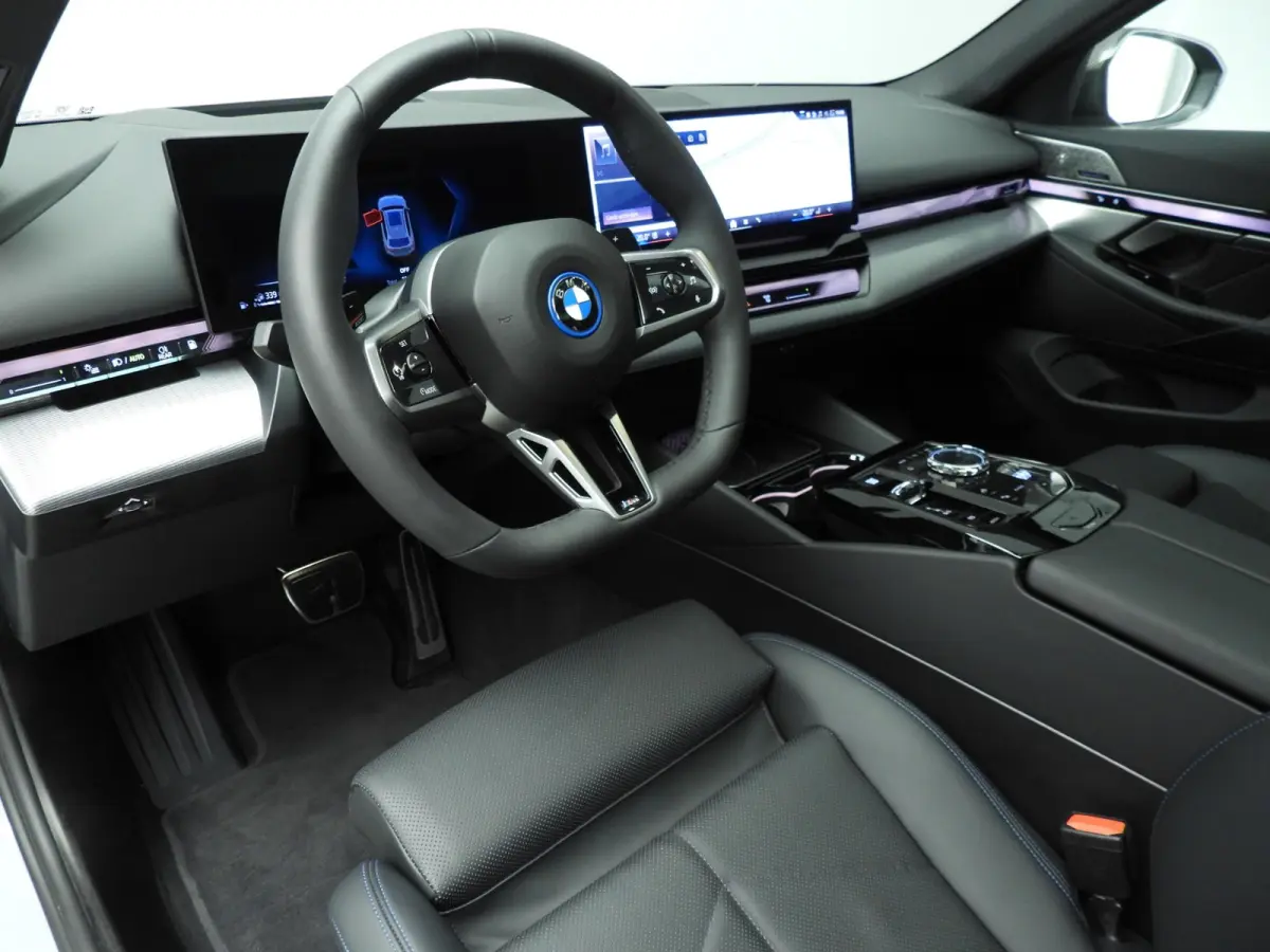 550e xDrive | M-Sportpakket | LED | HUD | Active cruise | Elektr. zetels | Keyles go | DAB | Bowers & Wilkins sound | Alu 21 inch