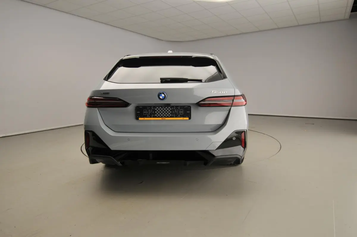 550e xDrive | M-Sportpakket | LED | HUD | Active cruise | Elektr. zetels | Keyles go | DAB | Bowers & Wilkins sound | Alu 21 inch