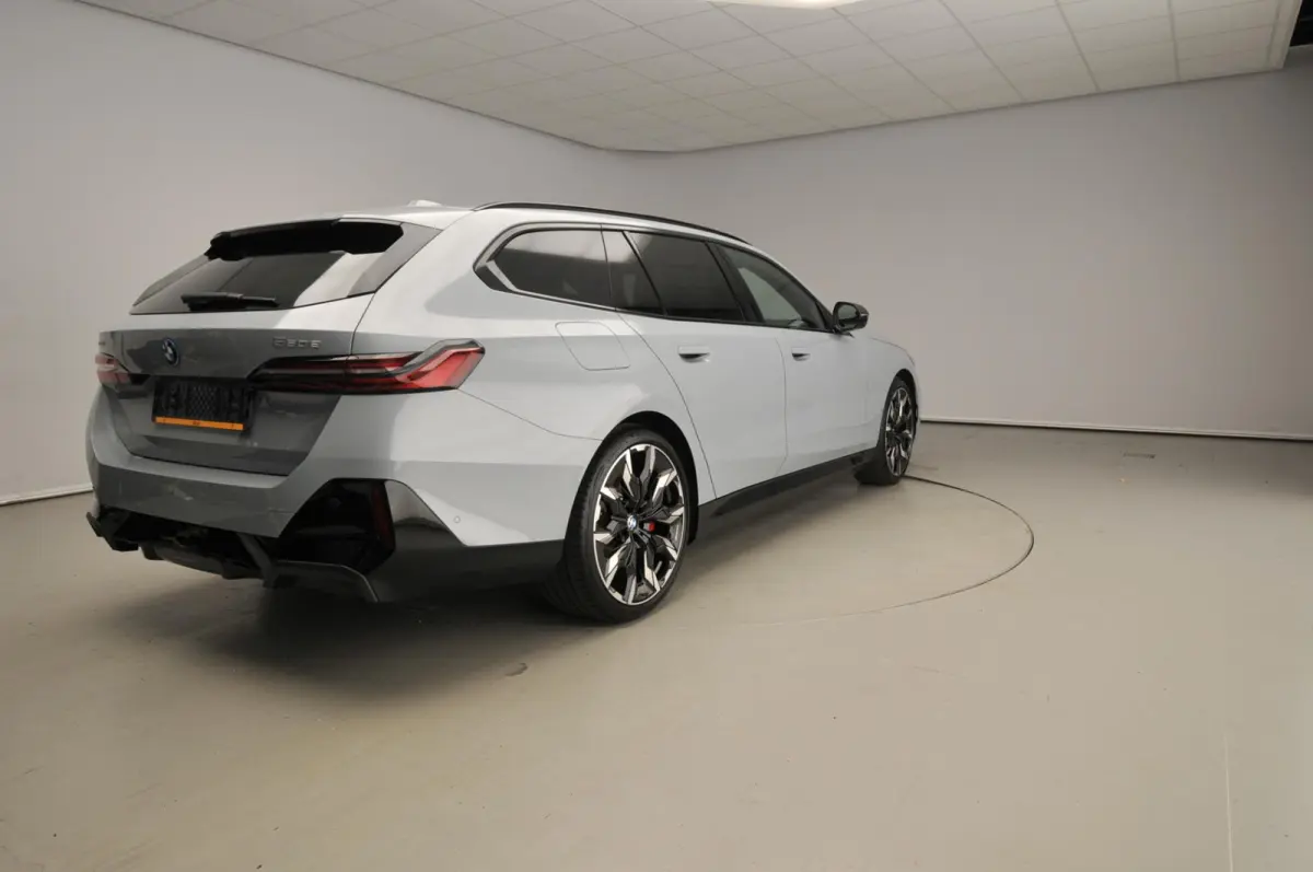 550e xDrive | M-Sportpakket | LED | HUD | Active cruise | Elektr. zetels | Keyles go | DAB | Bowers & Wilkins sound | Alu 21 inch