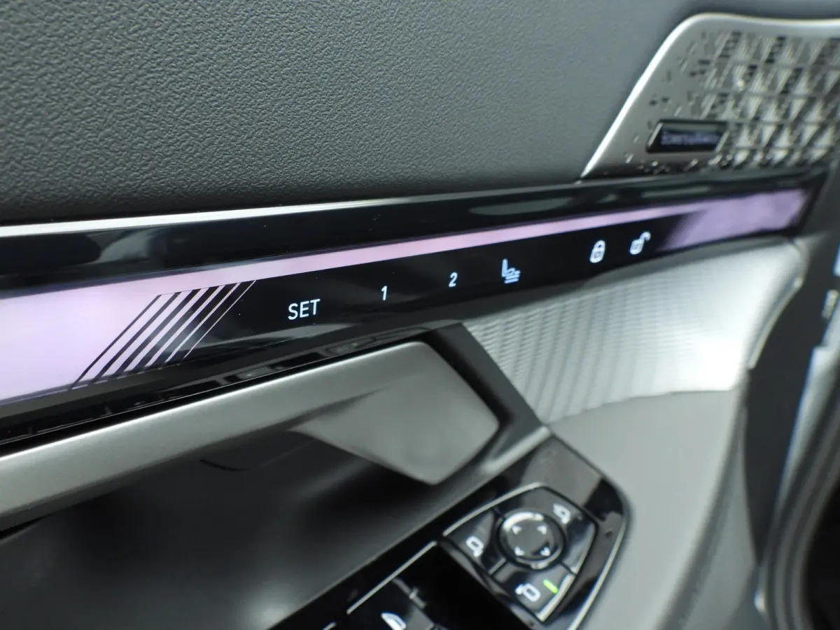 550e xDrive | M-Sportpakket | LED | HUD | Active cruise | Elektr. zetels | Keyles go | DAB | Bowers & Wilkins sound | Alu 21 inch