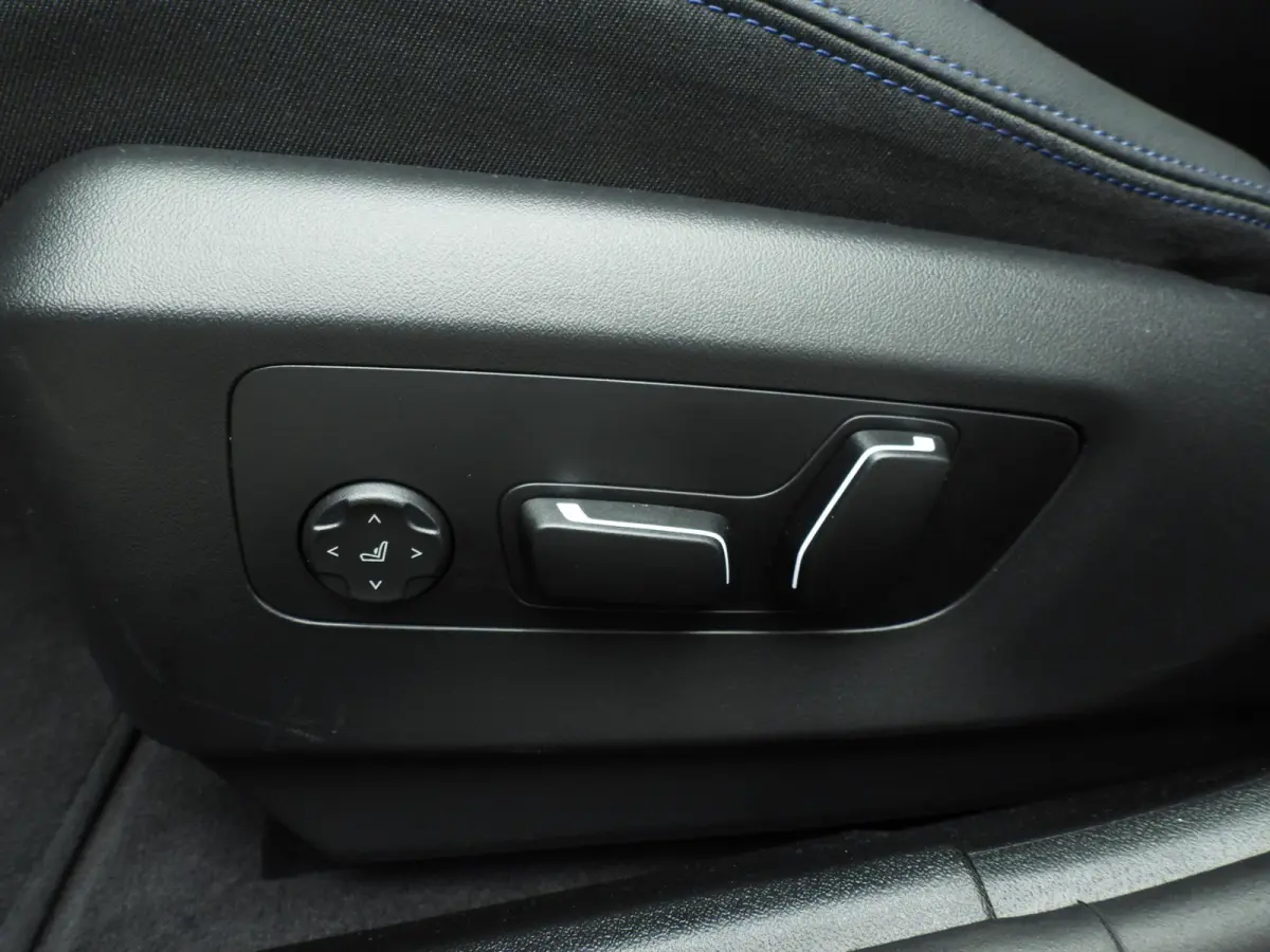 550e xDrive | M-Sportpakket | LED | HUD | Active cruise | Elektr. zetels | Keyles go | DAB | Bowers & Wilkins sound | Alu 21 inch