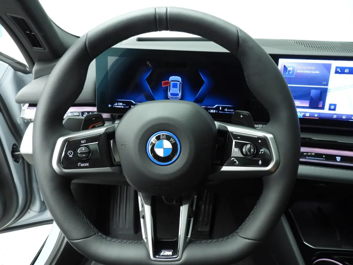 550e xDrive | M-Sportpakket | LED | HUD | Active cruise | Elektr. zetels | Keyles go | DAB | Bowers & Wilkins sound | Alu 21 inch