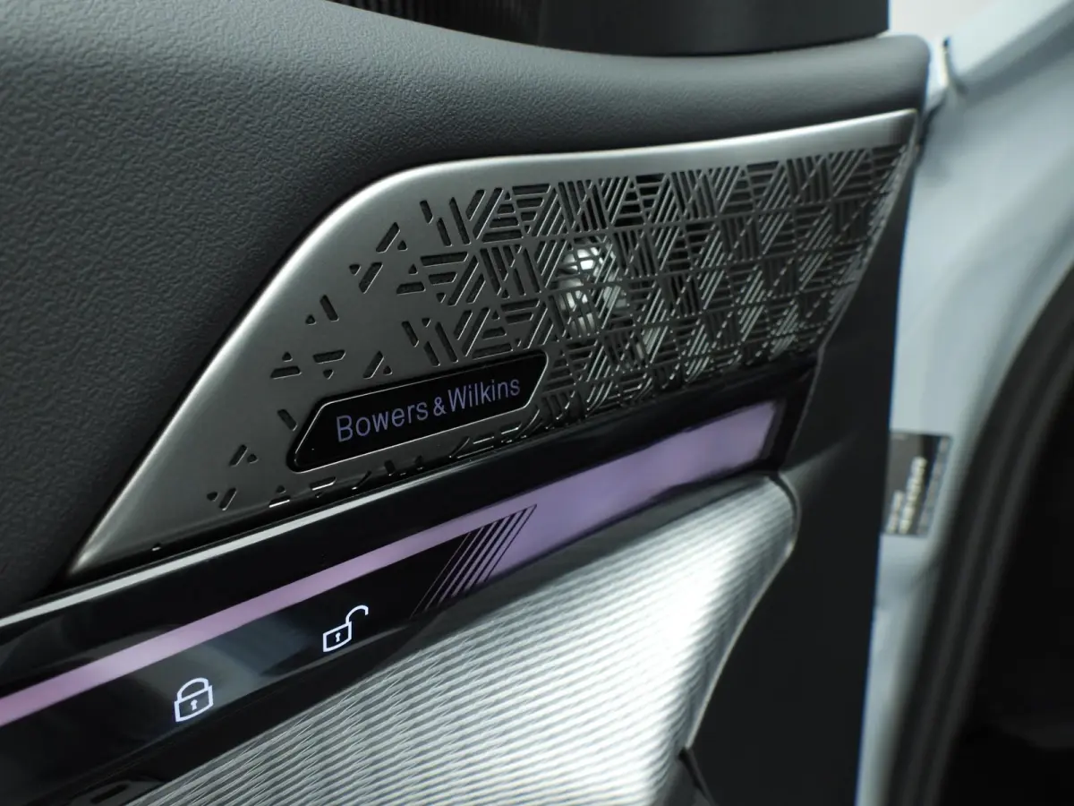 550e xDrive | M-Sportpakket | LED | HUD | Active cruise | Elektr. zetels | Keyles go | DAB | Bowers & Wilkins sound | Alu 21 inch