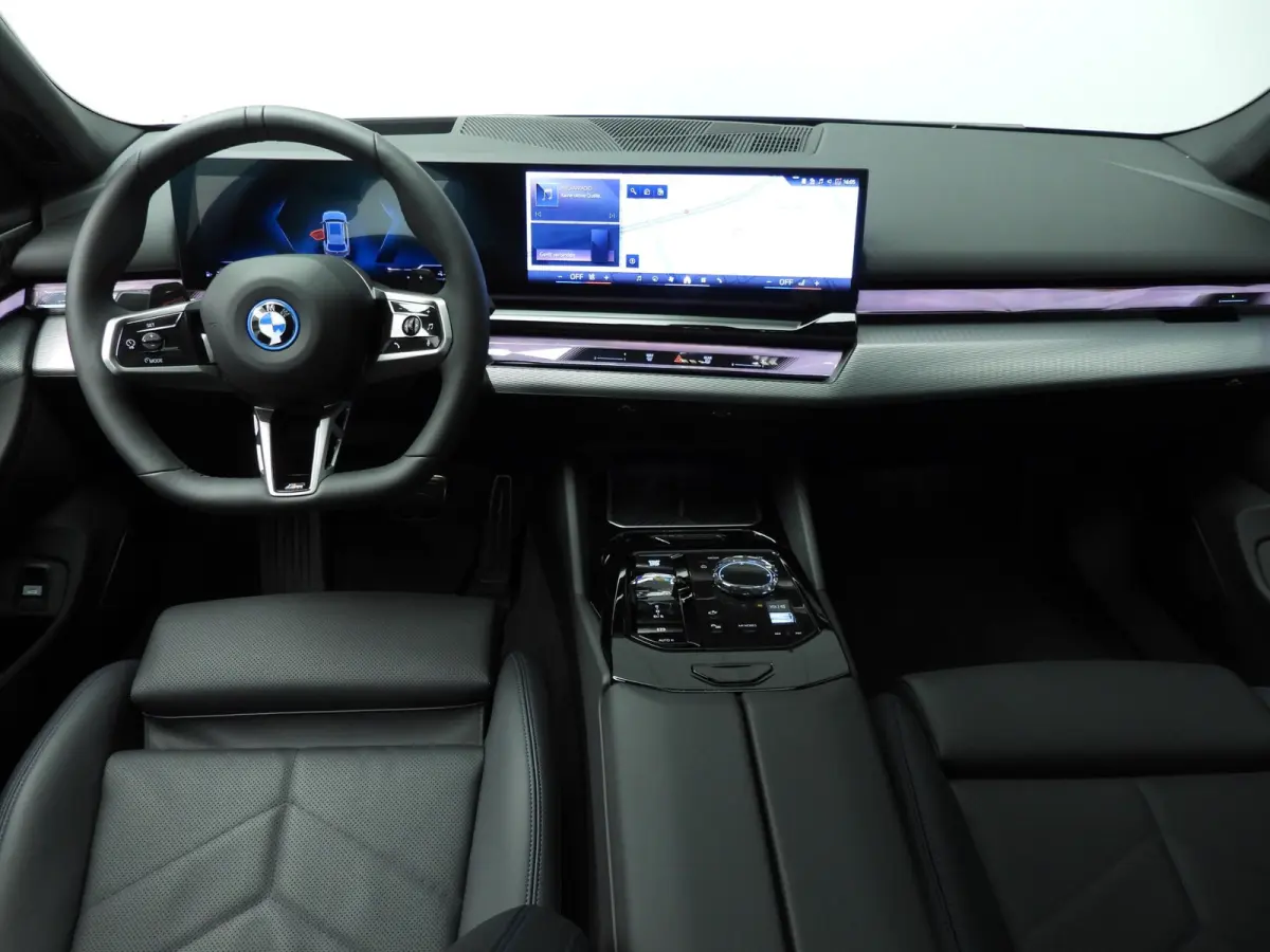 550e xDrive | M-Sportpakket | LED | HUD | Active cruise | Elektr. zetels | Keyles go | DAB | Bowers & Wilkins sound | Alu 21 inch