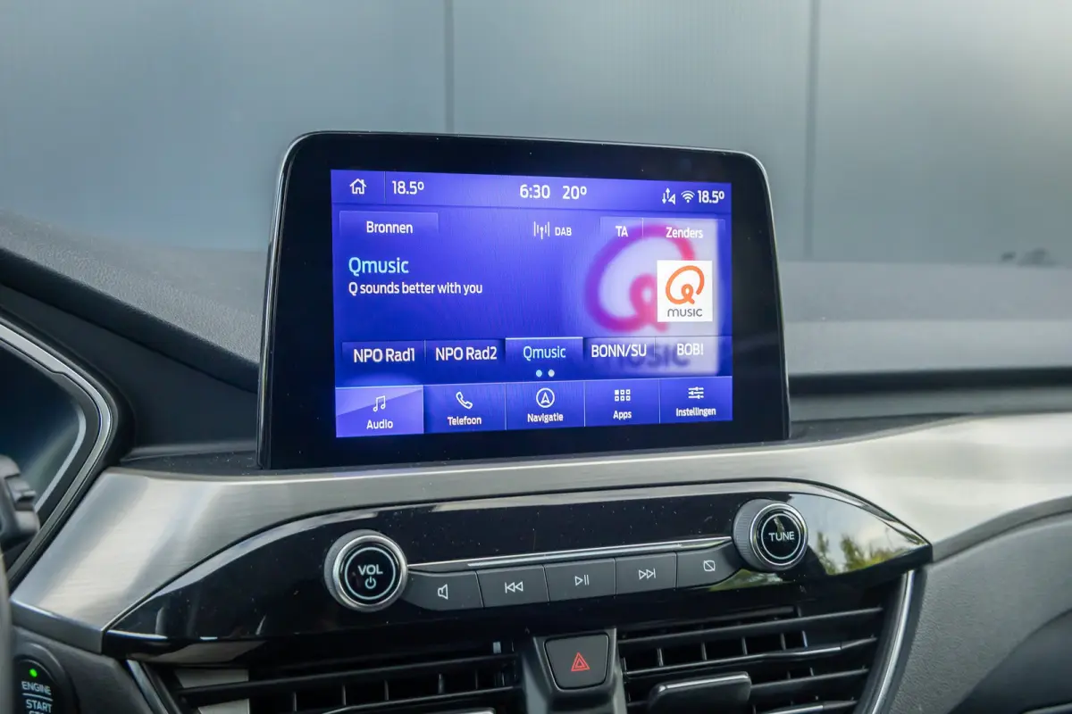2.5 PHEV Titanium | Winter-pack | Camera | Apple carplay / andriod auto | Standkachel | Navigatie incl. bluetooth