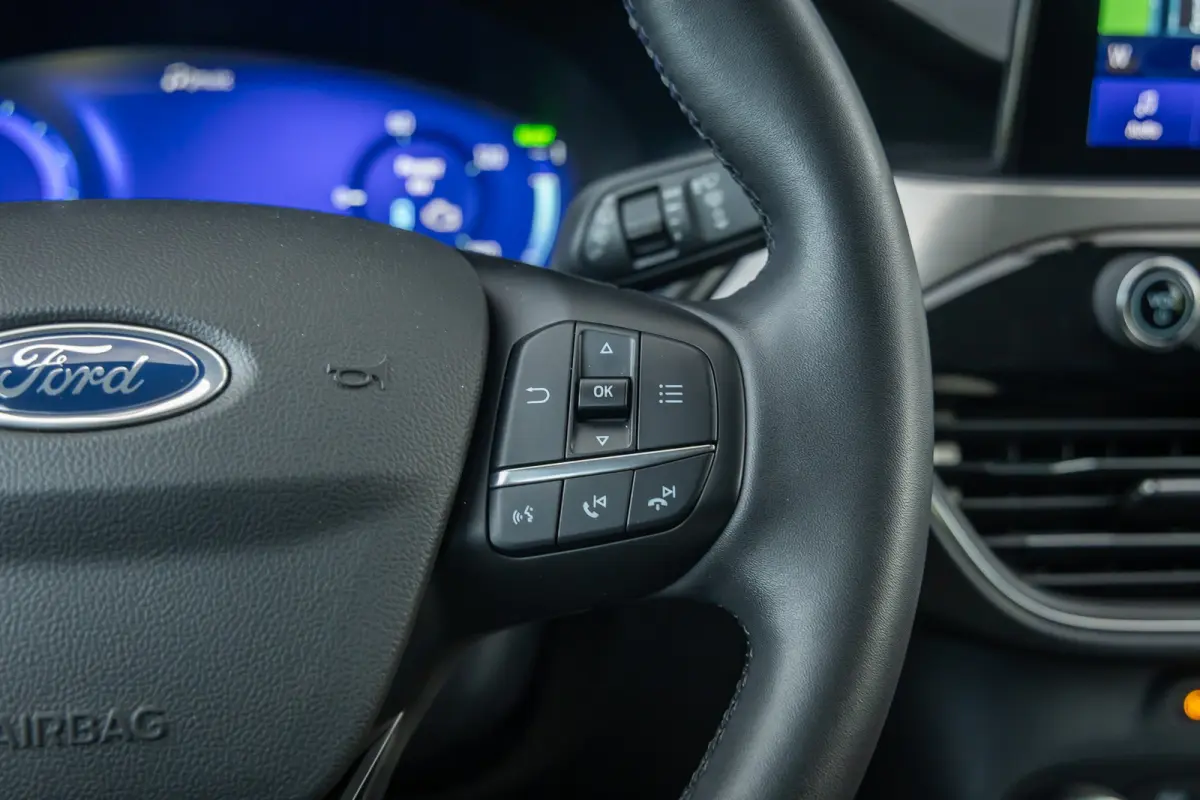 2.5 PHEV Titanium | Winter-pack | Camera | Apple carplay / andriod auto | Standkachel | Navigatie incl. bluetooth