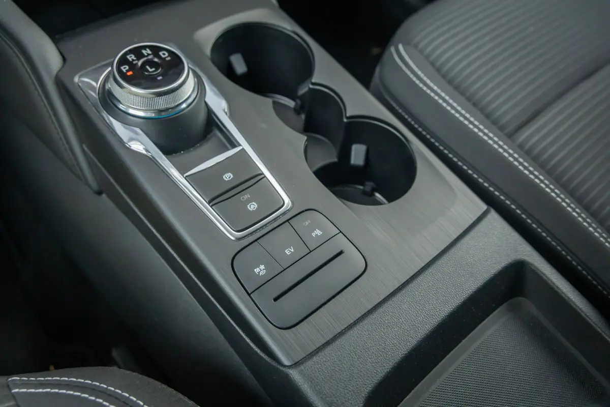 2.5 PHEV Titanium | Winter-pack | Camera | Apple carplay / andriod auto | Standkachel | Navigatie incl. bluetooth