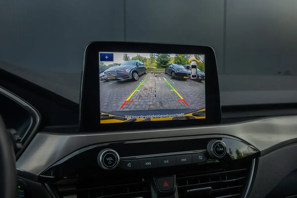 2.5 PHEV Titanium | Winter-pack | Camera | Apple carplay / andriod auto | Standkachel | Navigatie incl. bluetooth