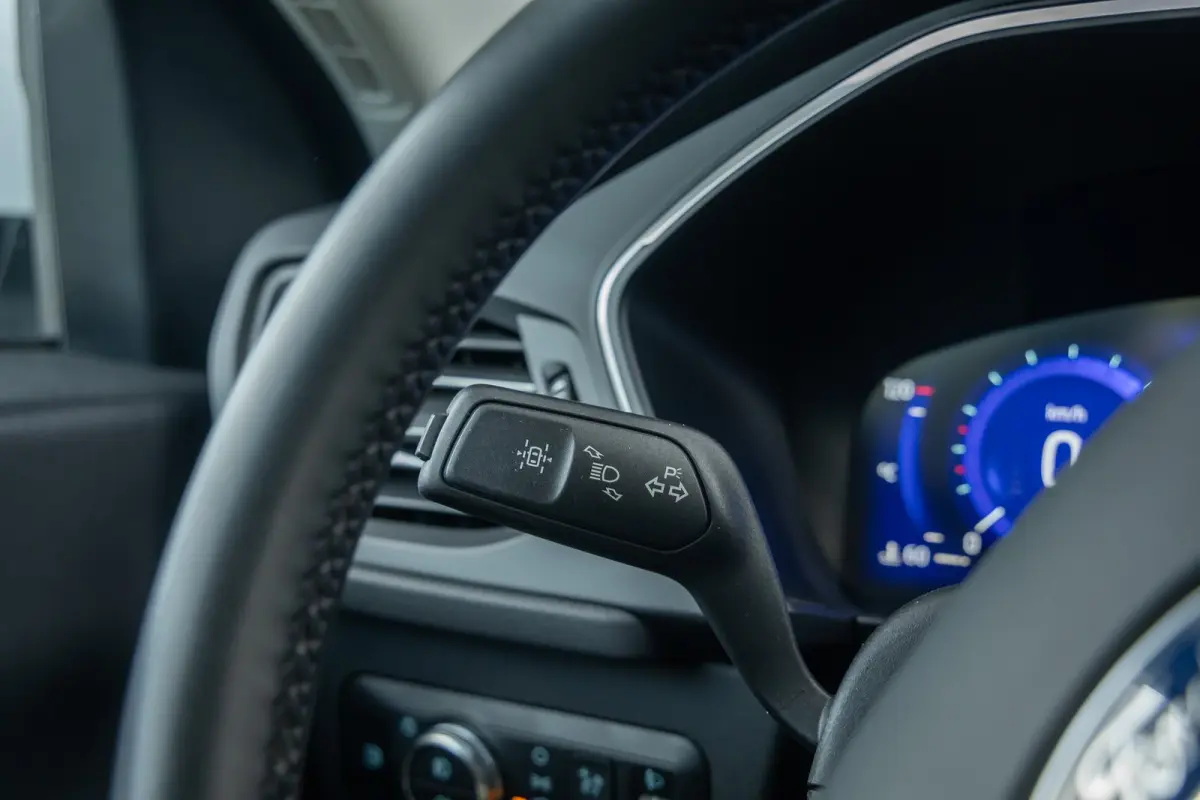 2.5 PHEV Titanium | Winter-pack | Camera | Apple carplay / andriod auto | Standkachel | Navigatie incl. bluetooth