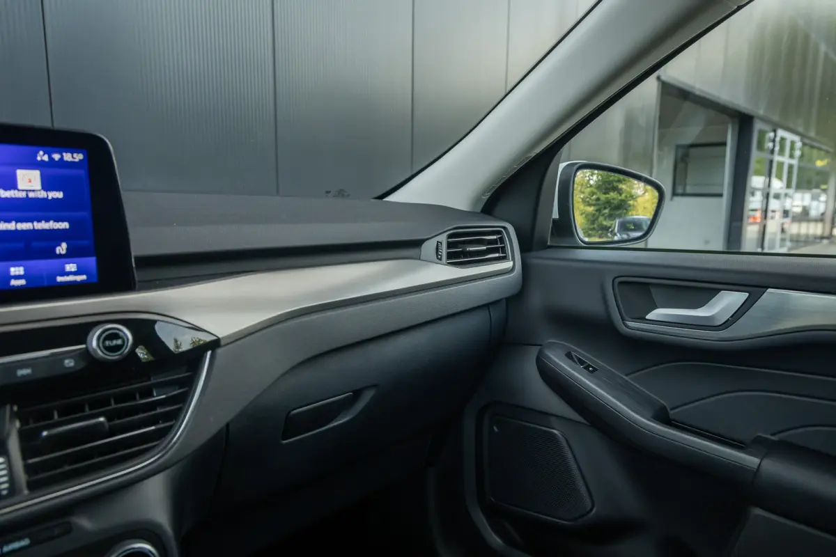 2.5 PHEV Titanium | Winter-pack | Camera | Apple carplay / andriod auto | Standkachel | Navigatie incl. bluetooth