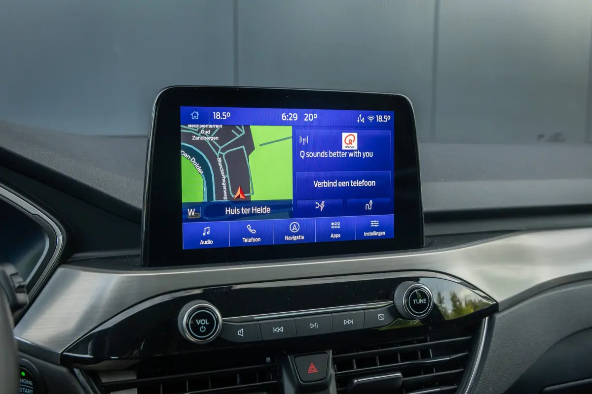 2.5 PHEV Titanium | Winter-pack | Camera | Apple carplay / andriod auto | Standkachel | Navigatie incl. bluetooth