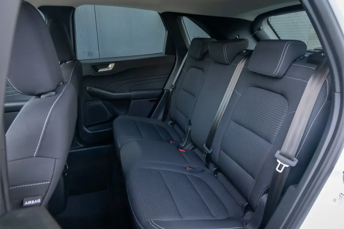 2.5 PHEV Titanium | Winter-pack | Camera | Apple carplay / andriod auto | Standkachel | Navigatie incl. bluetooth