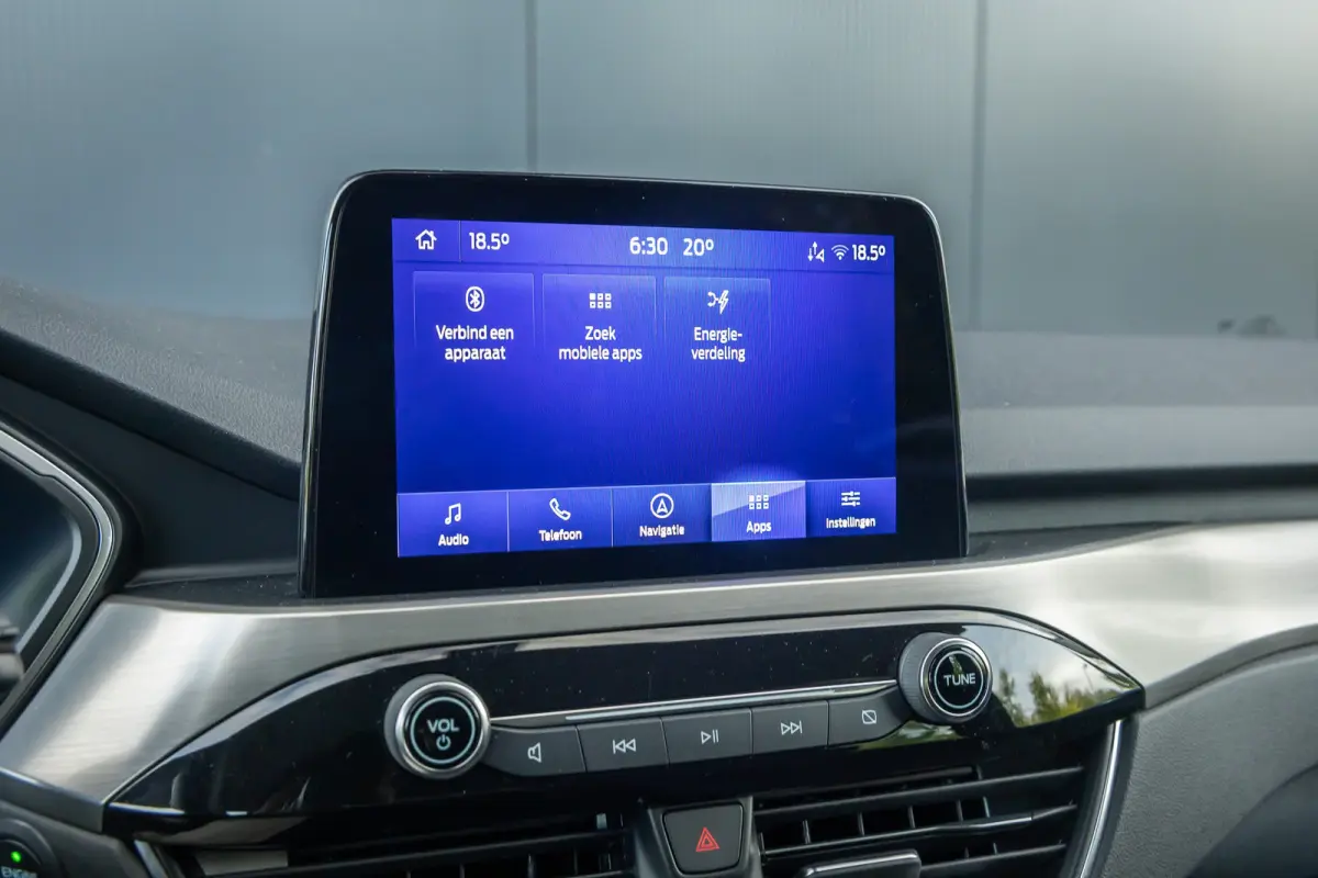 2.5 PHEV Titanium | Winter-pack | Camera | Apple carplay / andriod auto | Standkachel | Navigatie incl. bluetooth