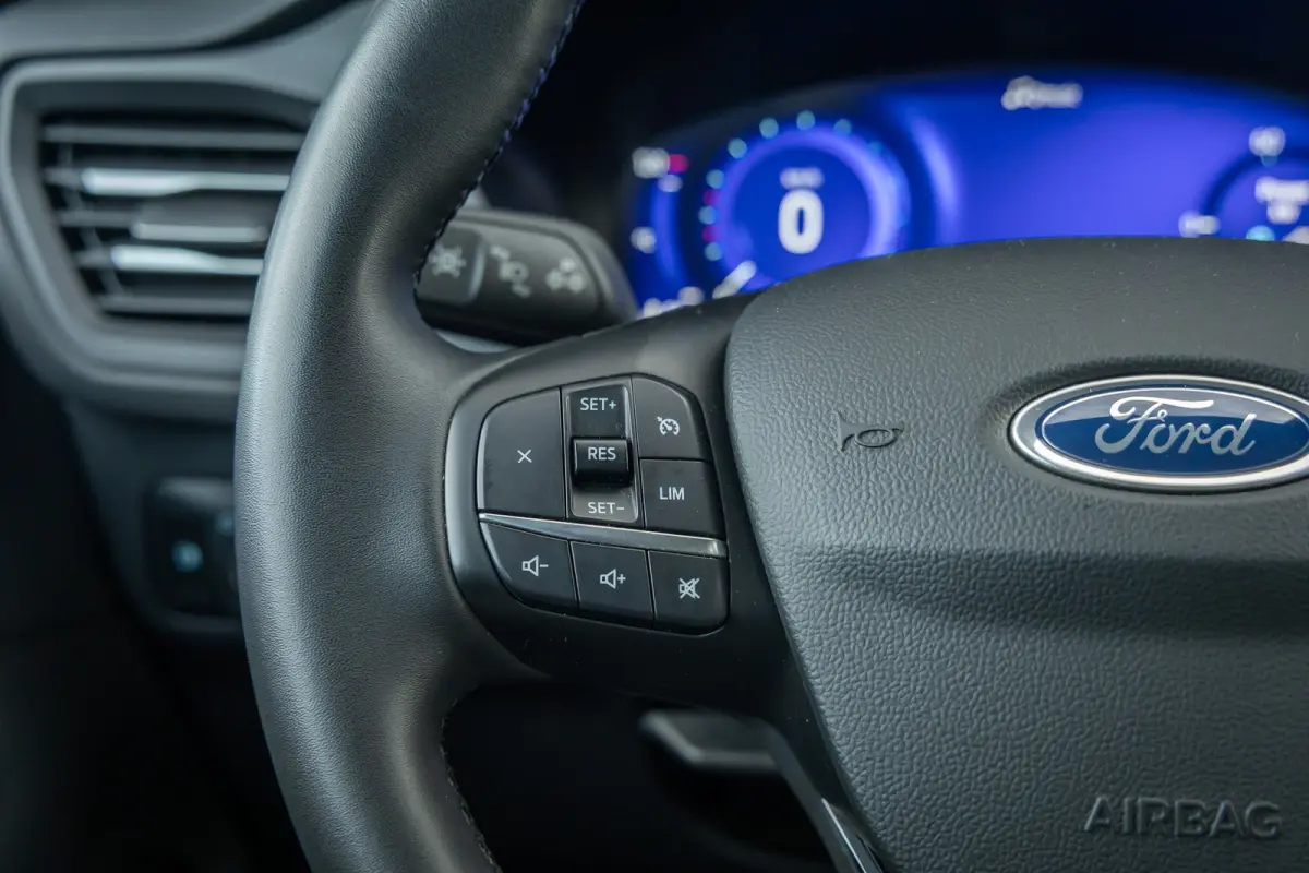 2.5 PHEV Titanium | Winter-pack | Camera | Apple carplay / andriod auto | Standkachel | Navigatie incl. bluetooth