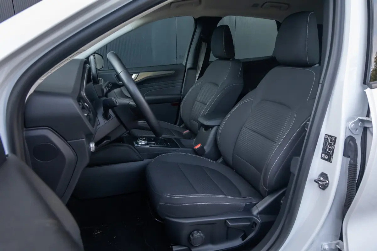 2.5 PHEV Titanium | Winter-pack | Camera | Apple carplay / andriod auto | Standkachel | Navigatie incl. bluetooth