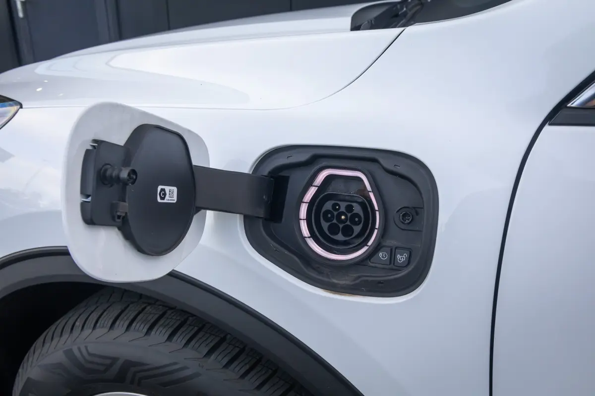 2.5 PHEV Titanium | Winter-pack | Camera | Apple carplay / andriod auto | Standkachel | Navigatie incl. bluetooth