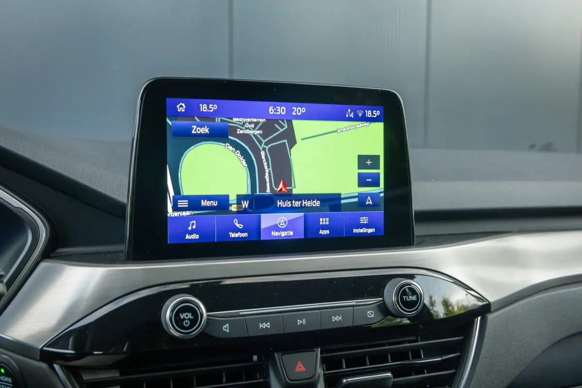 2.5 PHEV Titanium | Winter-pack | Camera | Apple carplay / andriod auto | Standkachel | Navigatie incl. bluetooth