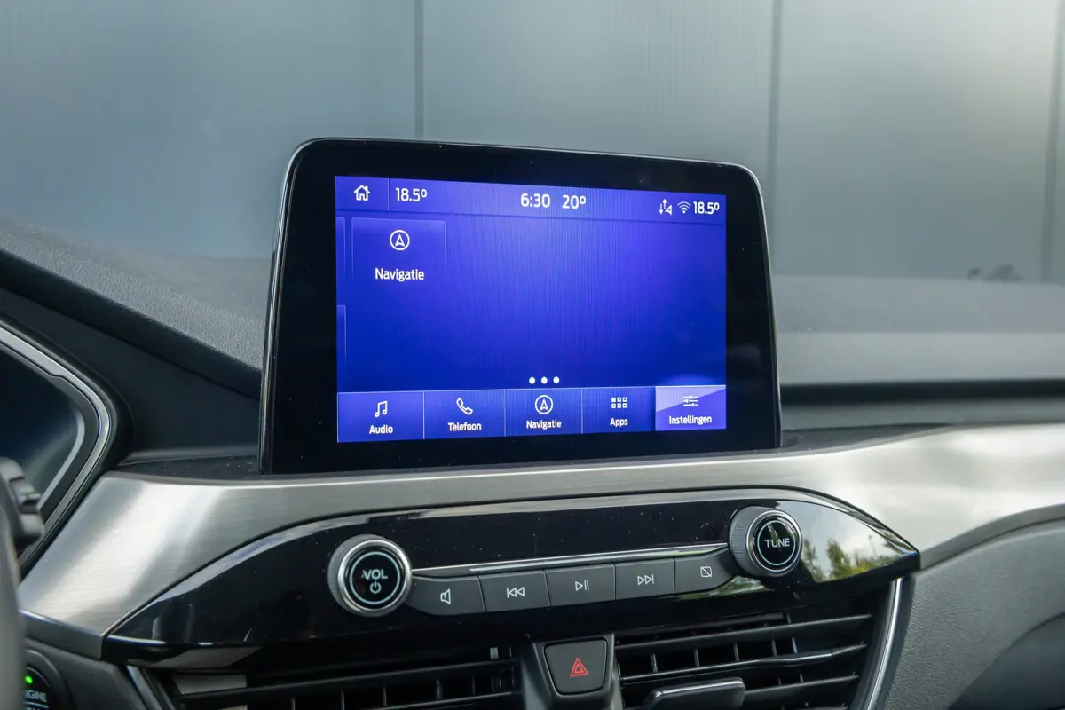 2.5 PHEV Titanium | Winter-pack | Camera | Apple carplay / andriod auto | Standkachel | Navigatie incl. bluetooth