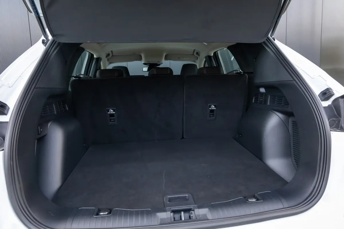 2.5 PHEV Titanium | Winter-pack | Camera | Apple carplay / andriod auto | Standkachel | Navigatie incl. bluetooth