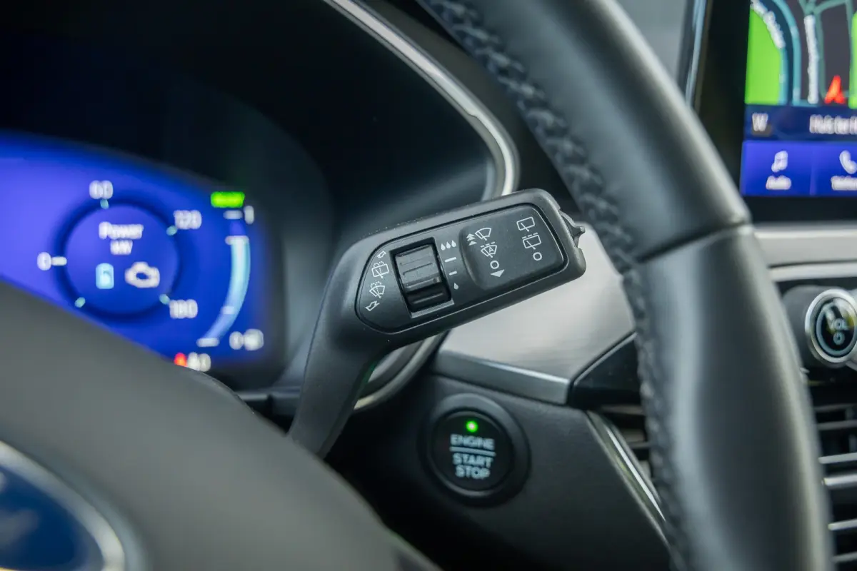 2.5 PHEV Titanium | Winter-pack | Camera | Apple carplay / andriod auto | Standkachel | Navigatie incl. bluetooth