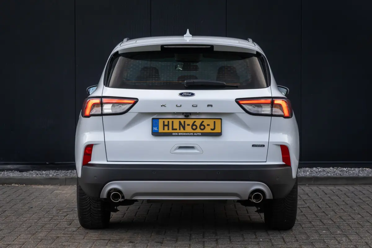 2.5 PHEV Titanium | Winter-pack | Camera | Apple carplay / andriod auto | Standkachel | Navigatie incl. bluetooth