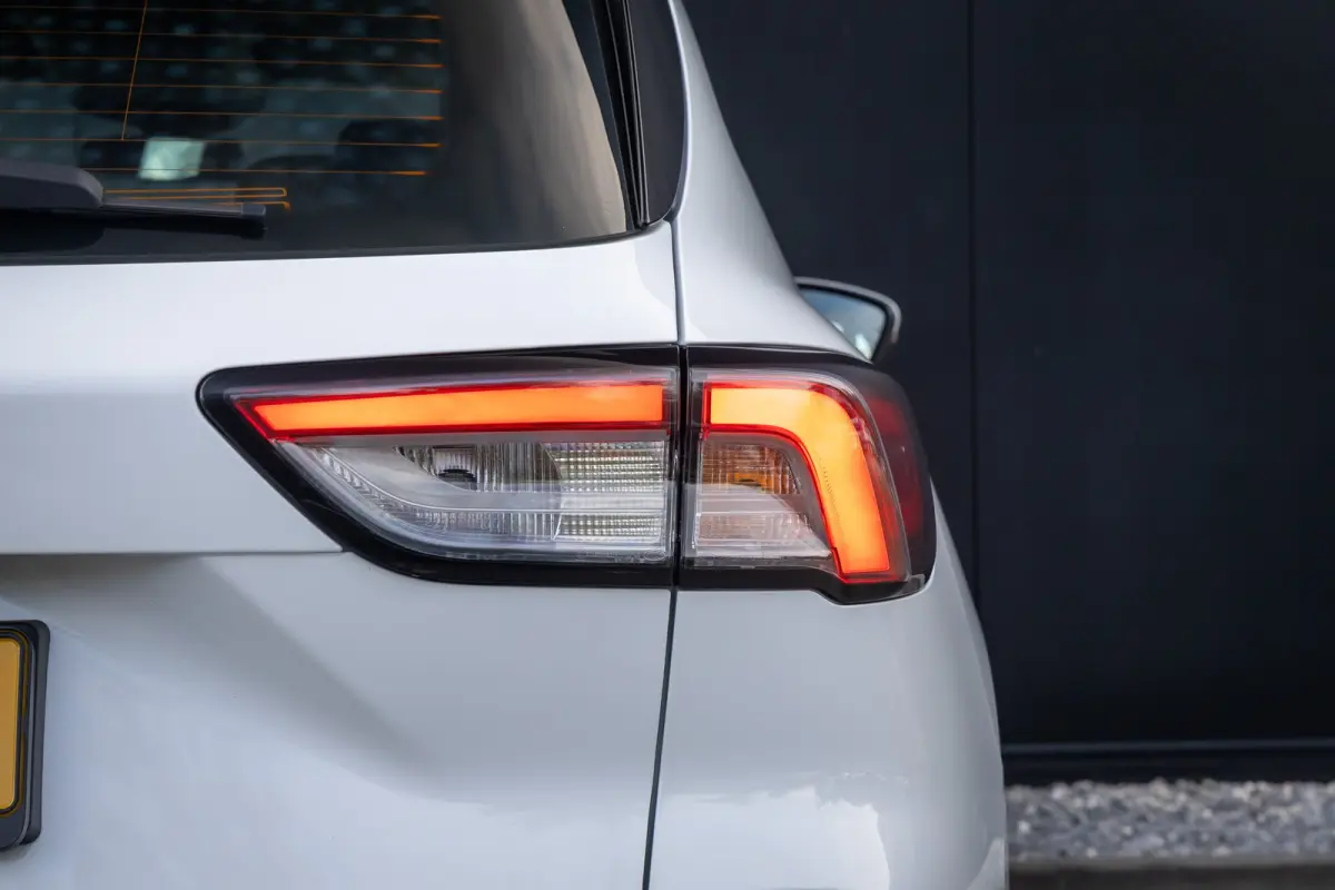 2.5 PHEV Titanium | Winter-pack | Camera | Apple carplay / andriod auto | Standkachel | Navigatie incl. bluetooth