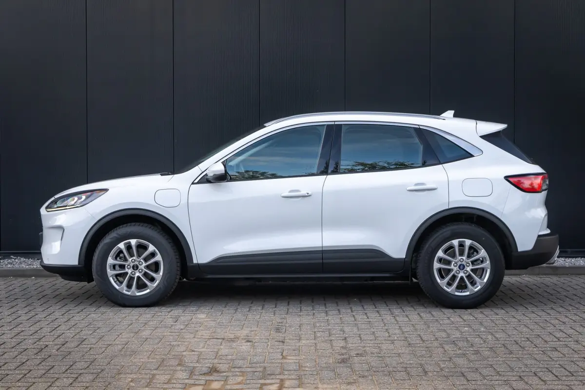 2.5 PHEV Titanium | Winter-pack | Camera | Apple carplay / andriod auto | Standkachel | Navigatie incl. bluetooth